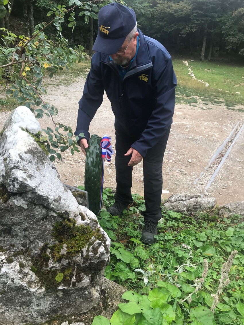 Položili smo venec k spomeniku na Nanosu