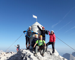 ČLANI DRUŠTVA TIGR PRIMORSKE NA TRIGLAVU