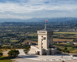 Predstavitev zbornika zapisov o TIGR-u na Cerju 