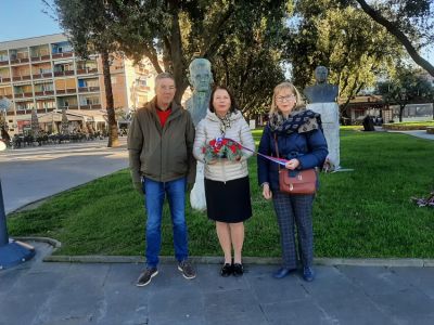 Delegacija Društva TIGR Primorske položila cvetje ob spomenik Pinka Tomažiča