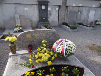 Polaganje cvetja ob 1. novembru v OE Postojna-Pivka 