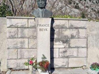 Slovesnost ob grobu pisatelja Franceta Bevka