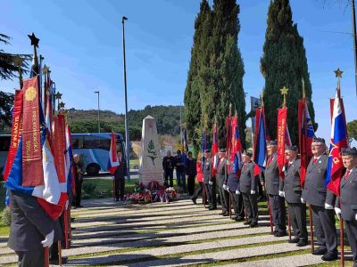 Delegacija Društva TIGR v Strunjanu in govor Marija Čuka 