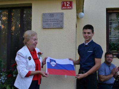 Odkritje spominske plošče v Postojni 