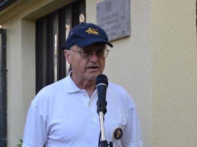 Odkritje spominske plošče v Postojni 