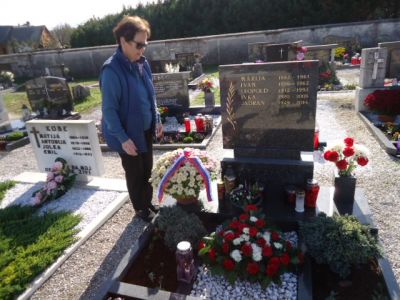 Polaganje cvetja ob 1. novembru v OE Postojna-Pivka 
