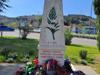 Delegacija Društva TIGR v Strunjanu in govor Marija Čuka 