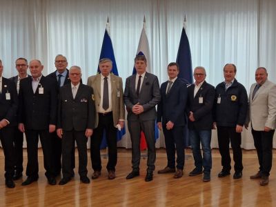 Podpis pogodbe za sofinansiranje Društva TIGR Primorske z ministrom za obrambo RS