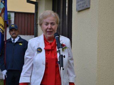 Odkritje spominske plošče v Postojni 